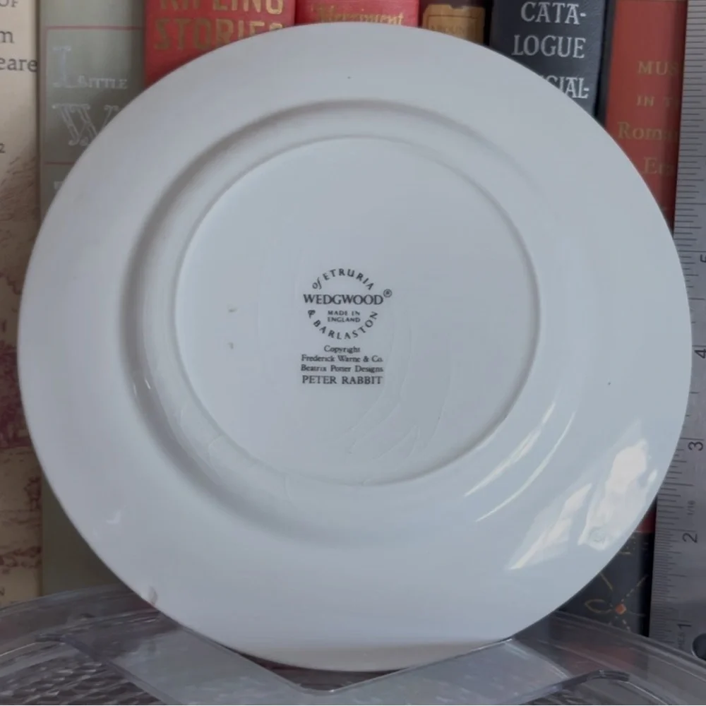 Peter Rabbit Decorative Plate - Picture 2 of 7